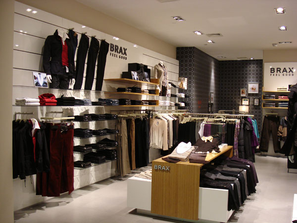 男裝展柜實(shí)體店