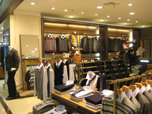 男裝展柜實(shí)體店